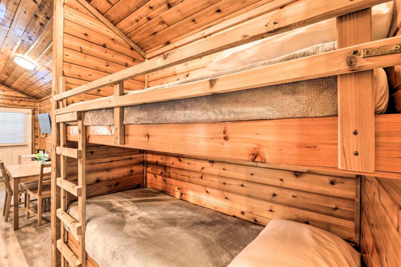 Charming New Bern Log Cabin - Pets Welcome! Экстерьер фото