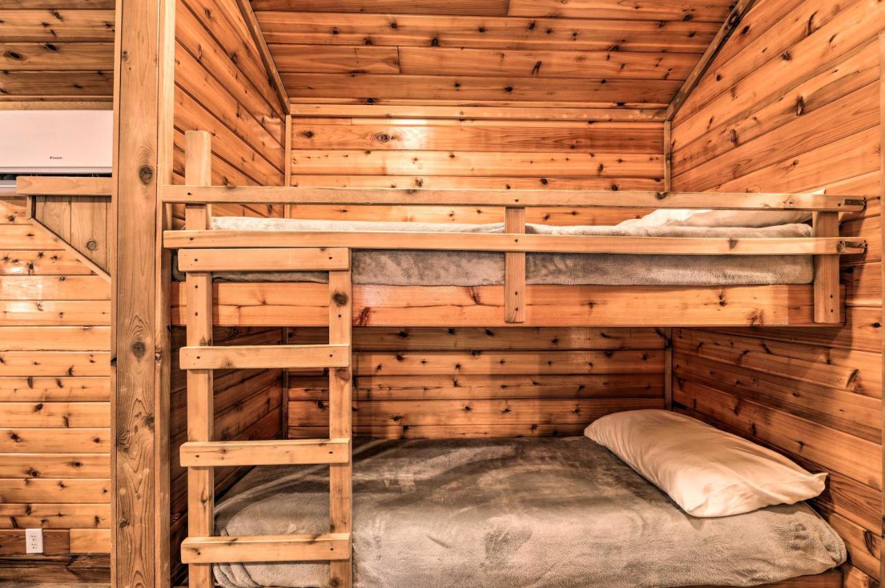 Charming New Bern Log Cabin - Pets Welcome! Экстерьер фото